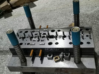 精密五金配件加工常用的沖模需要進行什么樣的維護保養？