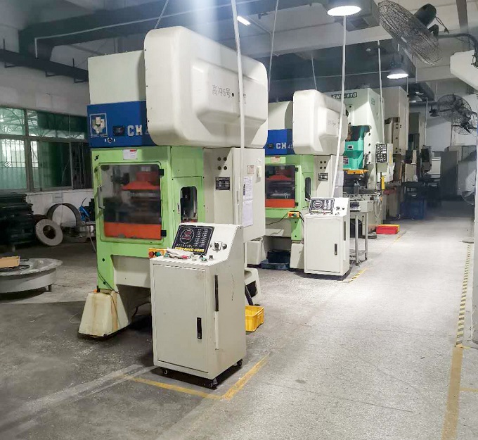 1614332631187428.jpg 來福氣動沖壓機.jpg